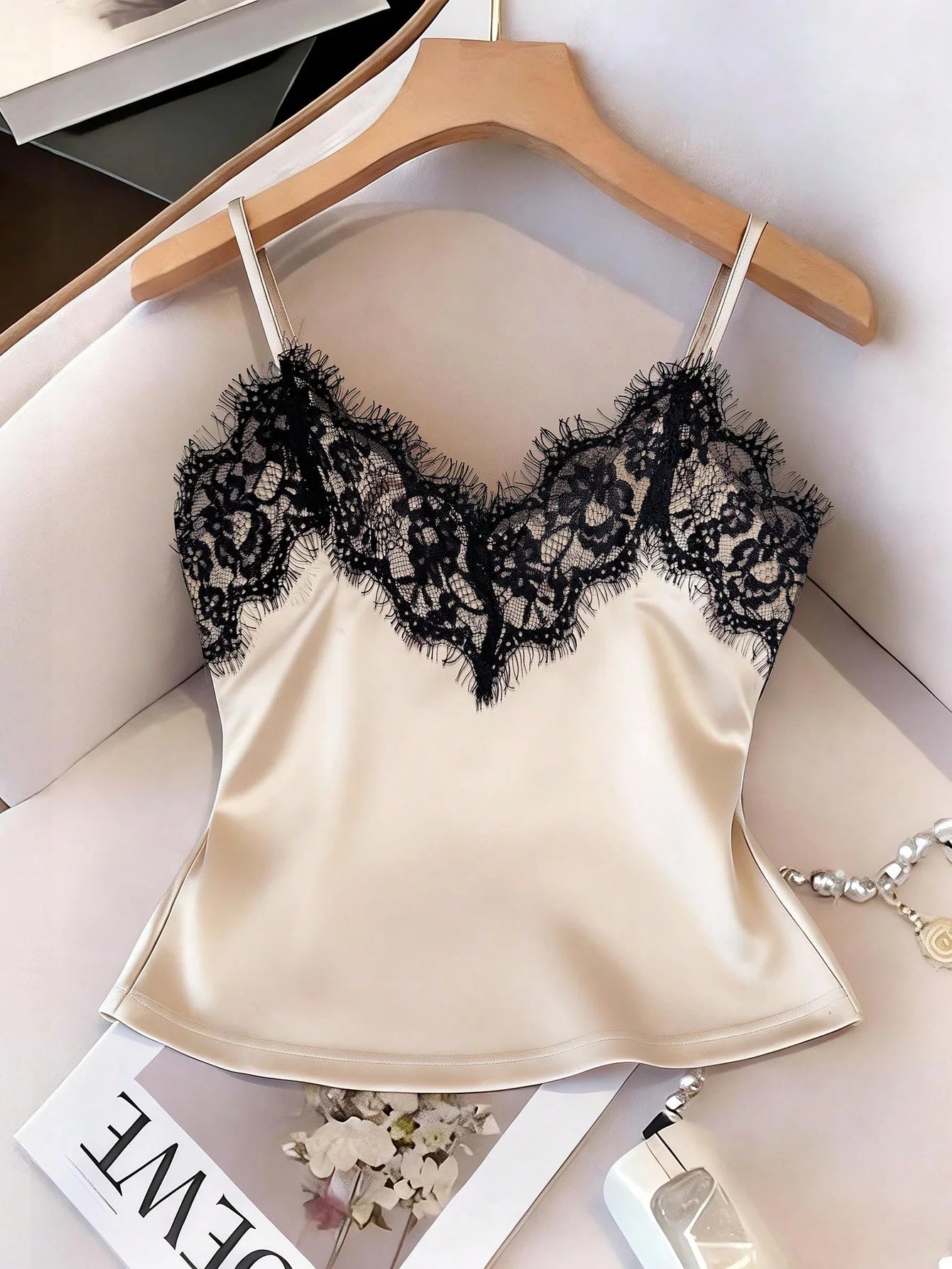 Women Clothing Tank Top Women 2026 New Summer Sexy V-Neck Spaghetti Strap Lace Tanks Camis Women Tops Outerwear Top Mujer Q4109