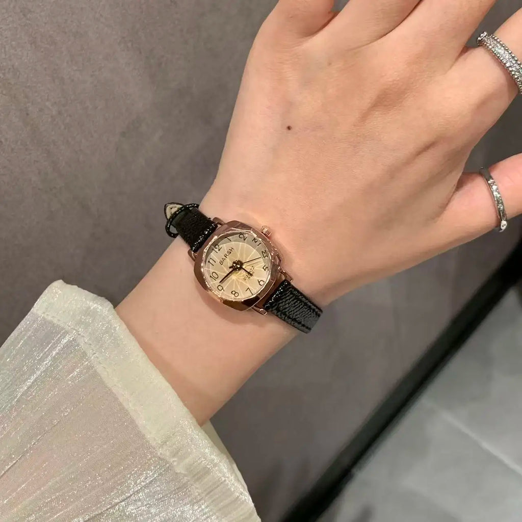 Fashionable new small dial square watch for women, Instagram niche watch design, simple retro British style quartz watch