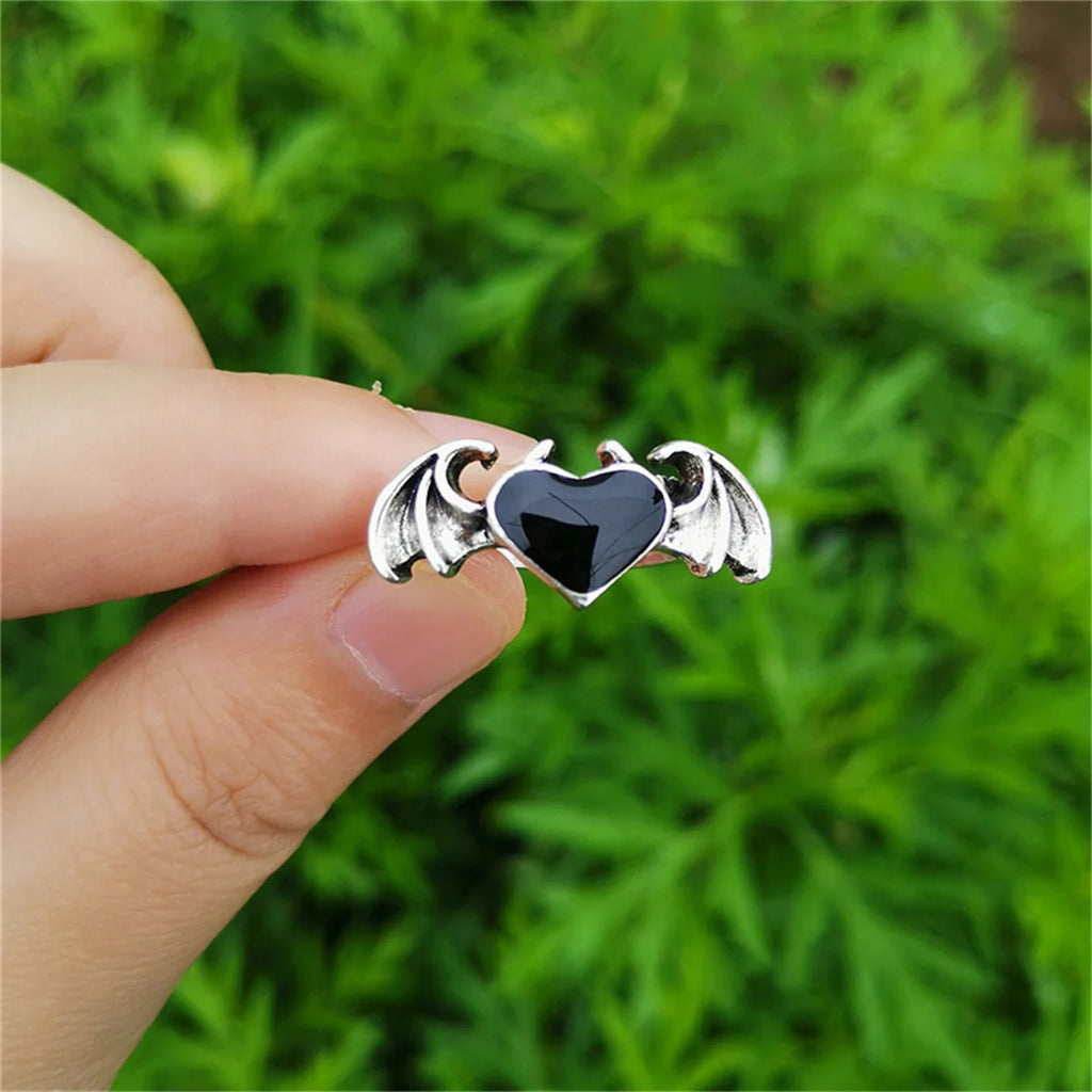 Vintage Angel Wings Black Red Enamel Heart Rings For Women Fashion Evil Demon Wing Love Heart Finger Ring Gothic Party Jewelry