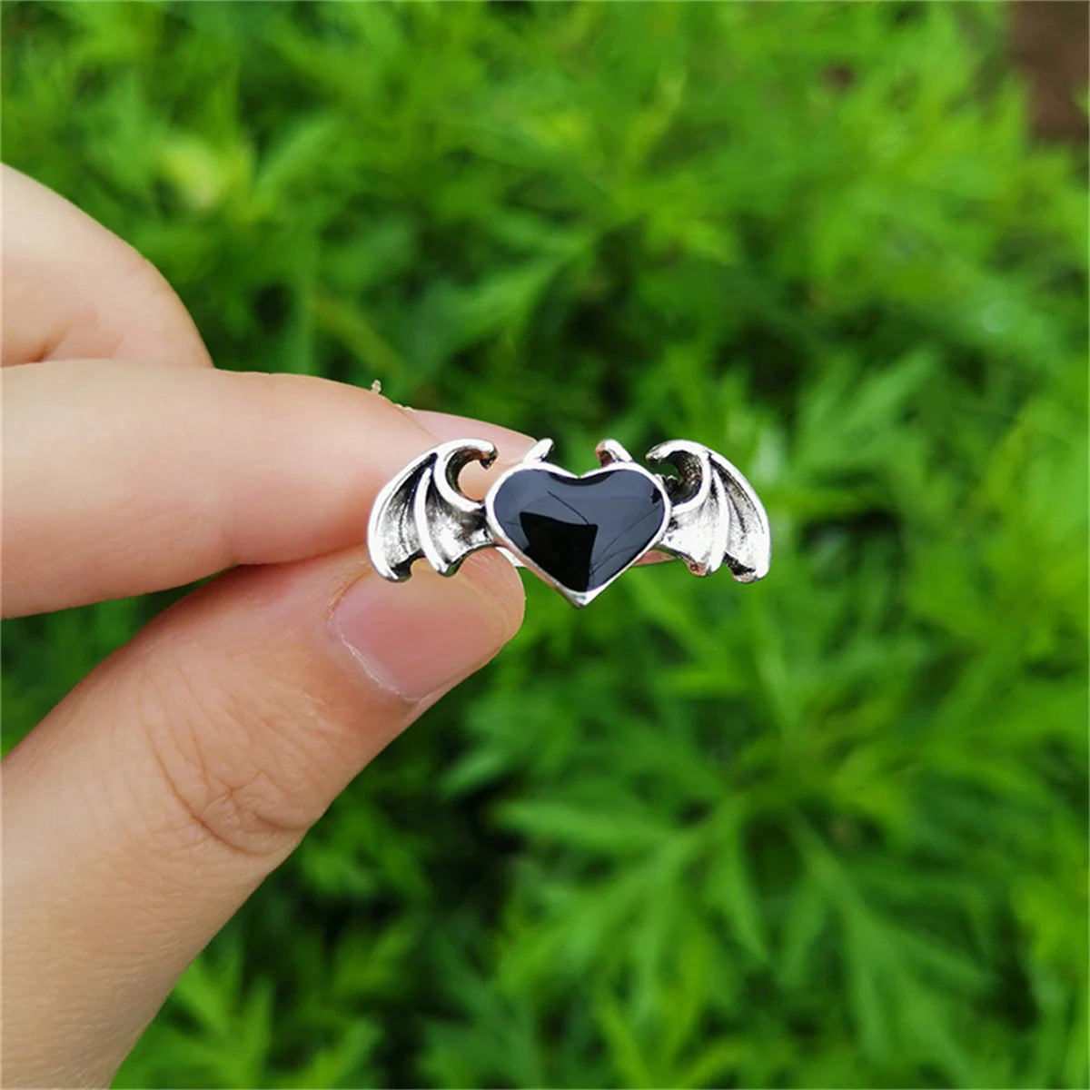 Vintage Angel Wings Black Red Enamel Heart Rings For Women Fashion Evil Demon Wing Love Heart Finger Ring Gothic Party Jewelry