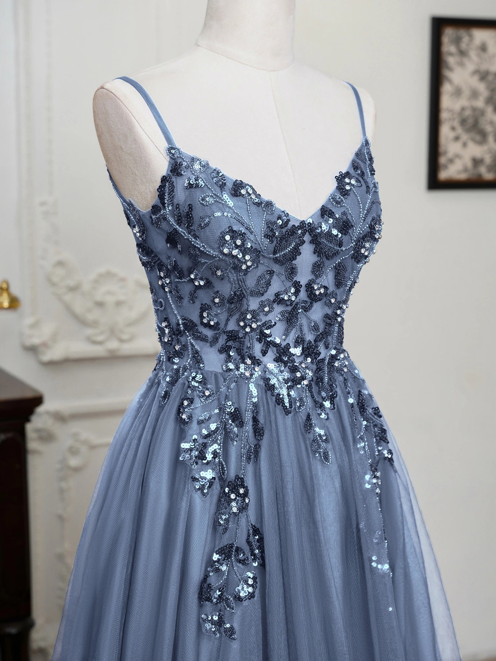 MisShow Sling Evening Dresses Sexy Spaghetti Straps V-Neck Illusion Sequins Appliques Prom Dress A-Line Train High Split Gowns