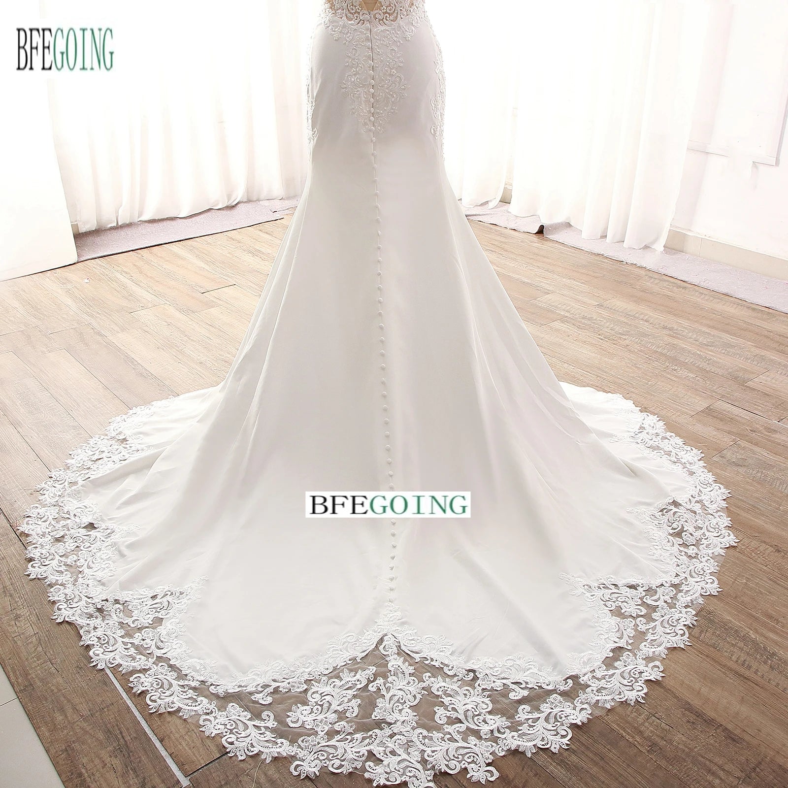 Luxurious Lace Appliques Beading Mermaid /Trumpet Wedding Dresses Chapel Train Custom Made Floor-Length V-Neck Spaghetti Straps