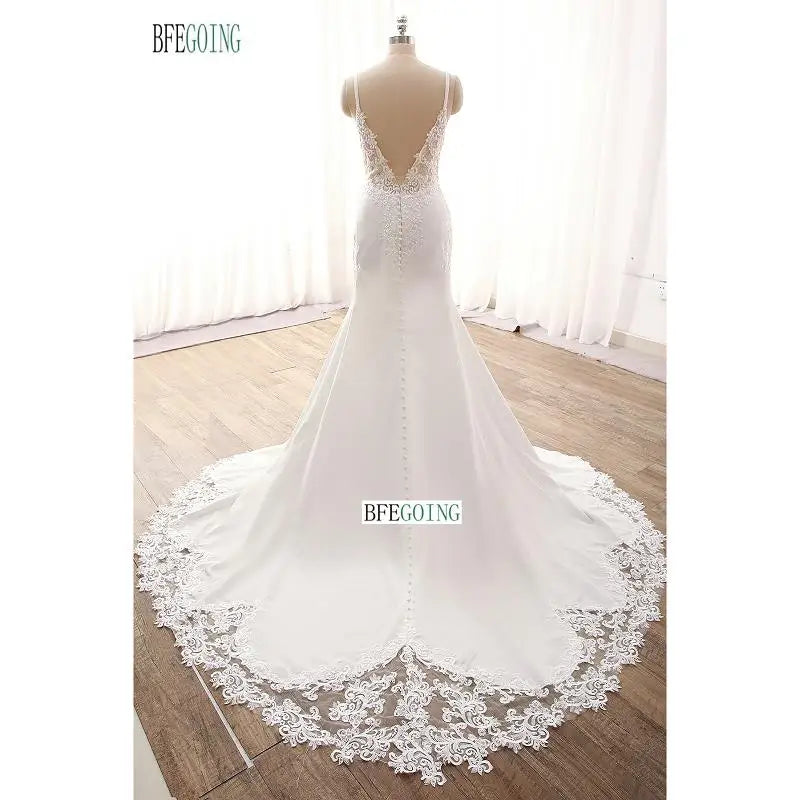 Luxurious Lace Appliques Beading Mermaid /Trumpet Wedding Dresses Chapel Train Custom Made Floor-Length V-Neck Spaghetti Straps