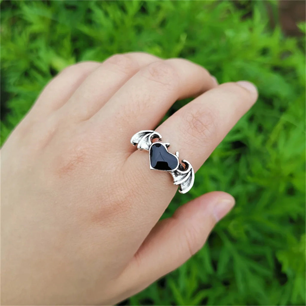 Vintage Angel Wings Black Red Enamel Heart Rings For Women Fashion Evil Demon Wing Love Heart Finger Ring Gothic Party Jewelry