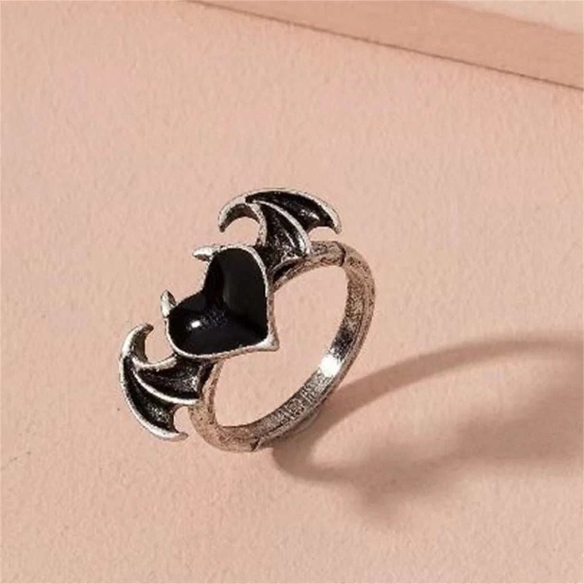 Vintage Angel Wings Black Red Enamel Heart Rings For Women Fashion Evil Demon Wing Love Heart Finger Ring Gothic Party Jewelry