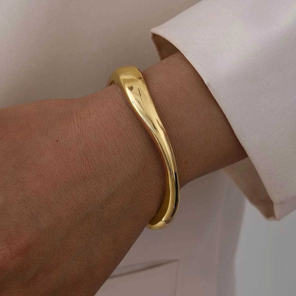 Fashion Smooth Water Drop Bangle For Women Gold Silver Color Exaggerated Geometric Bracelets Party Female Punk Jewelry Gifts