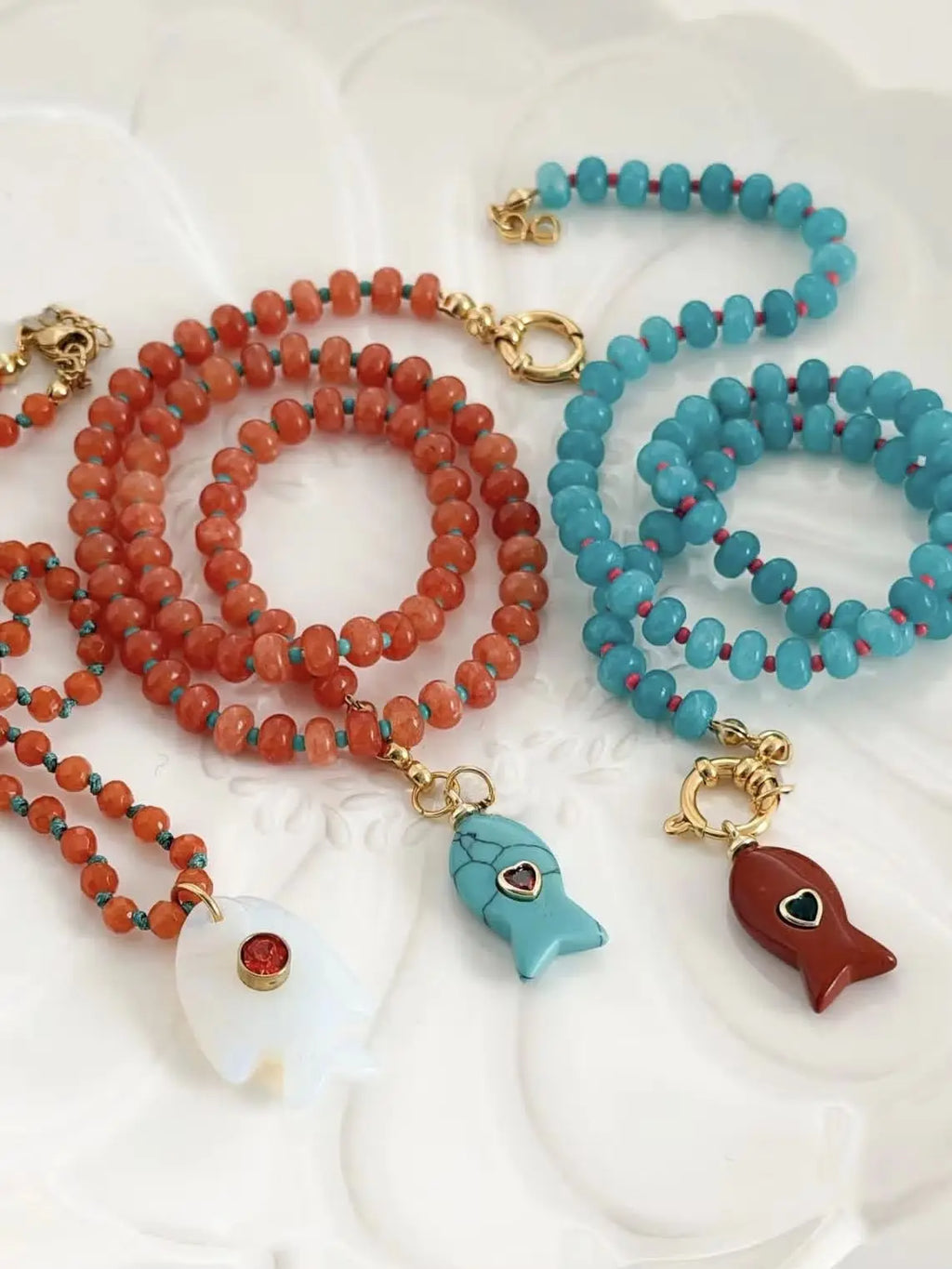 2026 eye-catching spring summer fashion accessory jewelry Bohemian style colored bead necklace with natural stone fish pendant