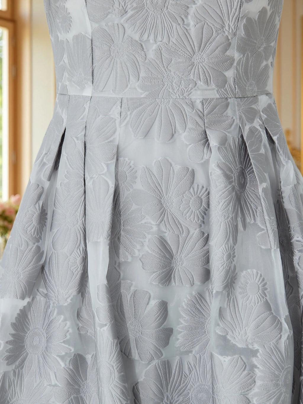 Elegant Gray V-Neck Short-Sleeve Formal Gown with 3D Jacquard Waist-Cinching Design and A-Line Hem Luxury Celebrity Style Dress