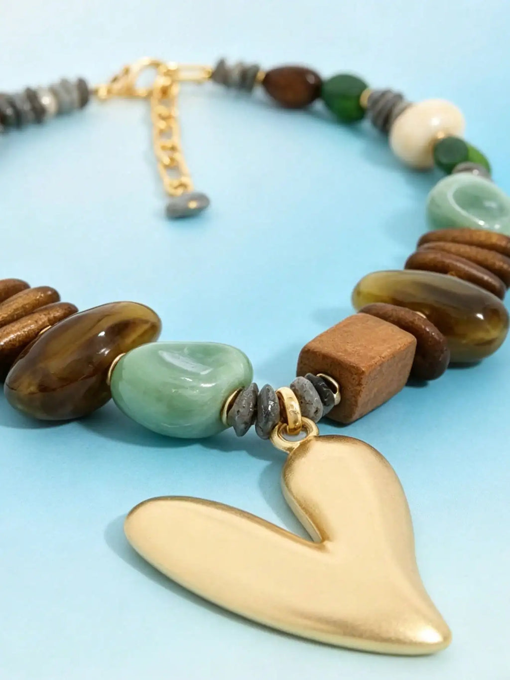 Bohemian Style Heart-Shaped Pendant Necklace with Stone Beads Summer Vacation Jewelry for Women Retro Design