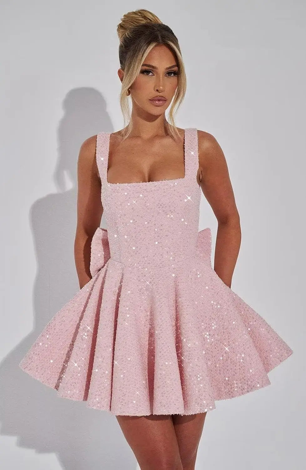 Women Elegant Square Neck Sequin Homecoming Dresses 2026 Short Spaghetti Strap Sparkly Cocktail Party Dresses with Bow Ball Gown