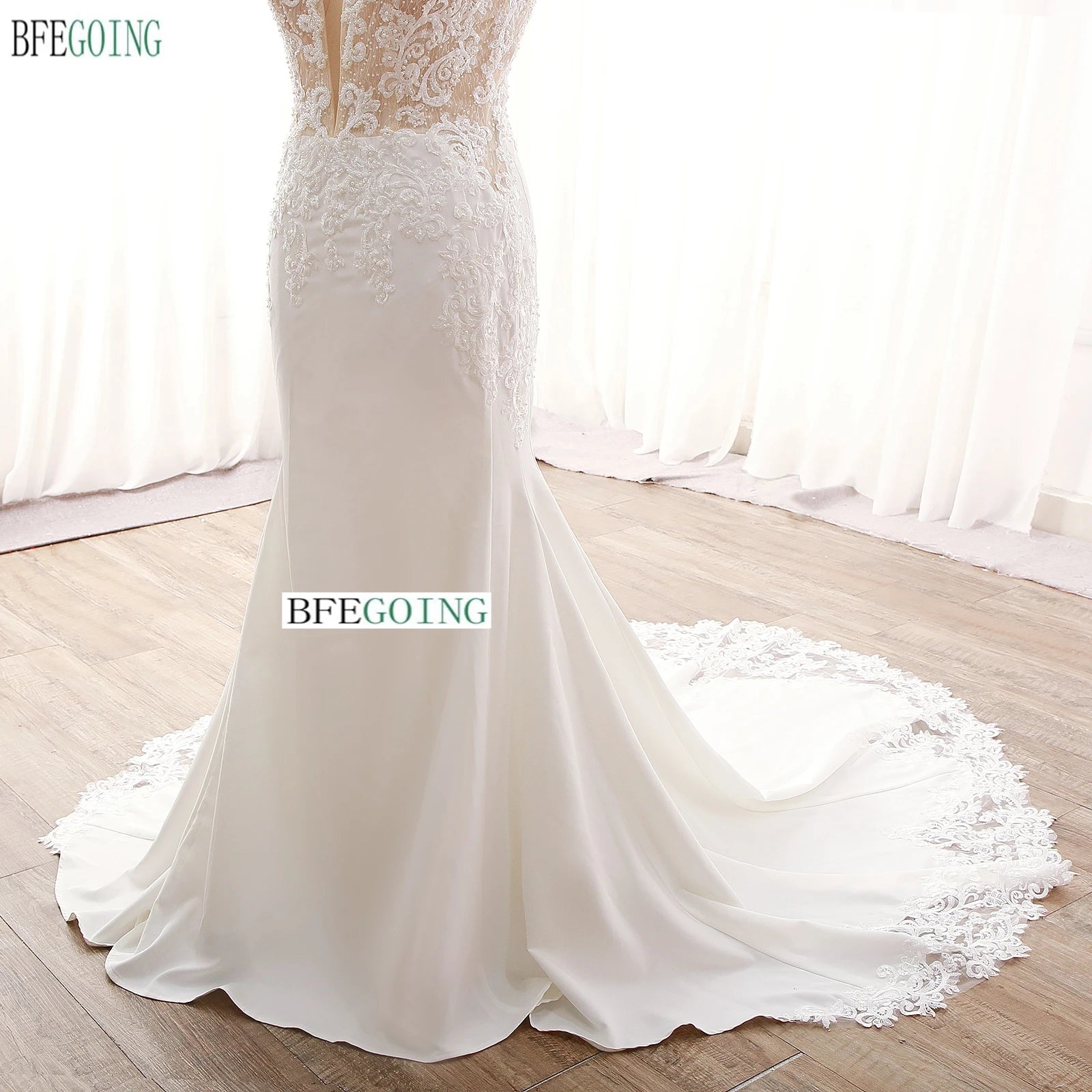 Luxurious Lace Appliques Beading Mermaid /Trumpet Wedding Dresses Chapel Train Custom Made Floor-Length V-Neck Spaghetti Straps