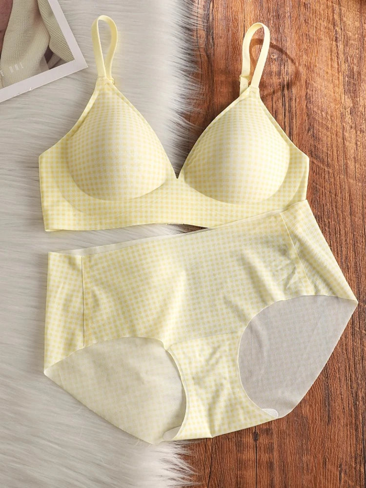 Elegant Seamless Bralette Small Bust Gathering Anti-Sagging Thin Adjustable Straps Wirefree Comfort Fit UK Light Support Bra Set