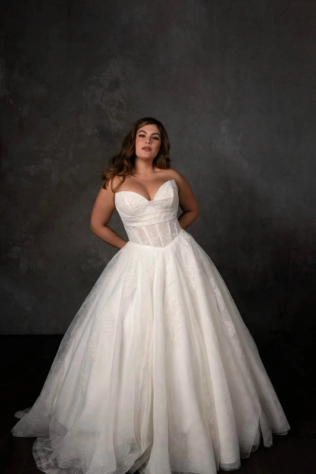 Women Plus Size Sweetheart Strapless Wedding Gowns Lace Tulle A Line Floor Length Bridal Dresses for Wedding Evening Party