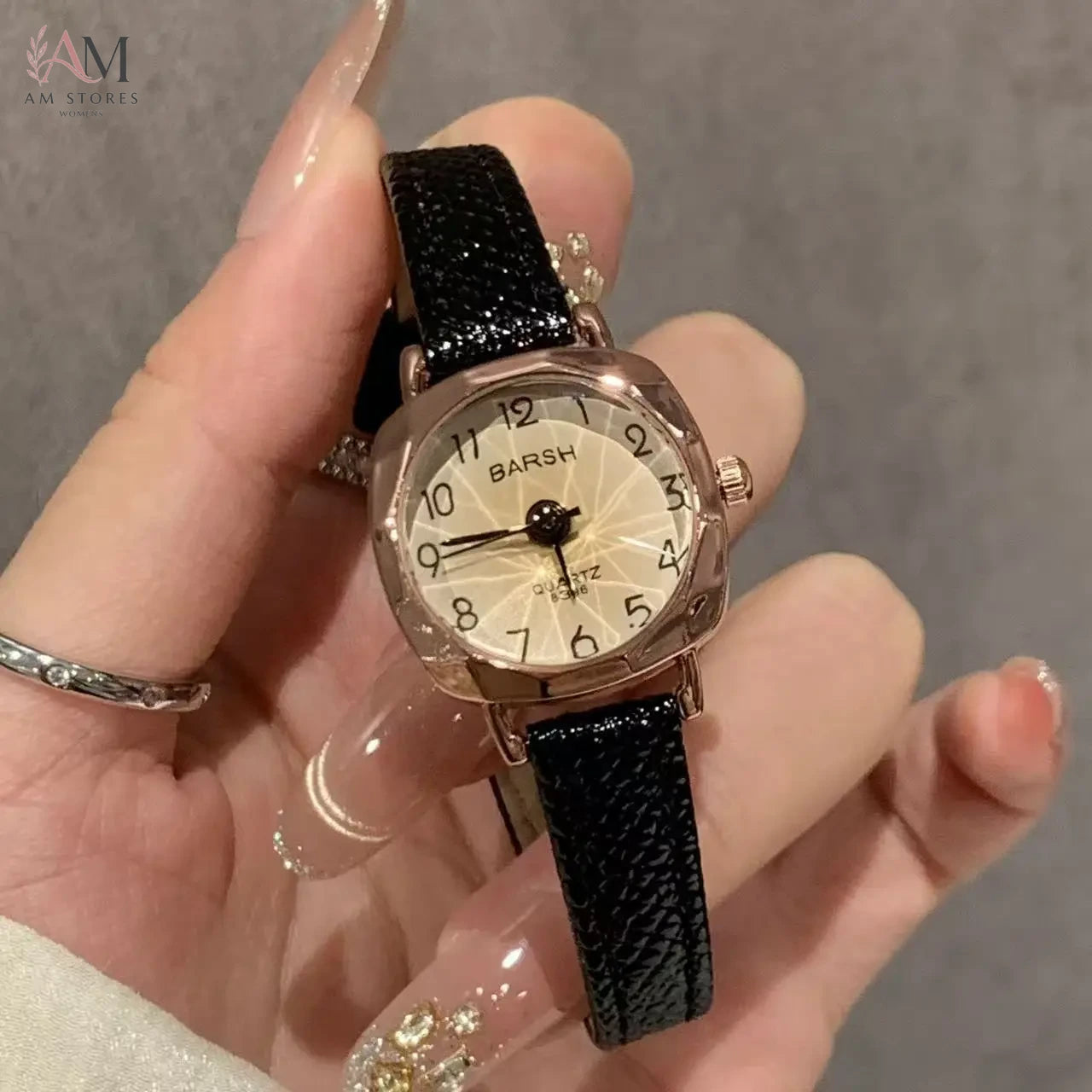 Fashionable new small dial square watch for women, Instagram niche watch design, simple retro British style quartz watch